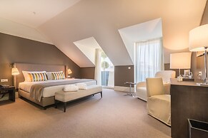 Universal Boutique Hotel