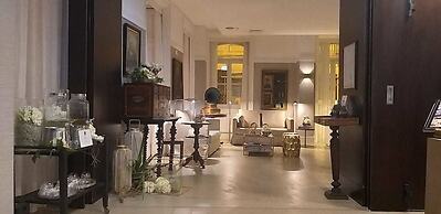 Universal Boutique Hotel