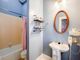 The Belmont Inn by OYO