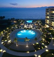 Unlimited Luxury Villas - Del Canto Condo