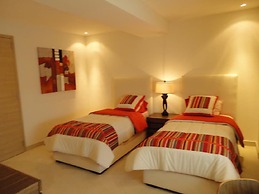 Unlimited Luxury Villas - Del Canto Condo