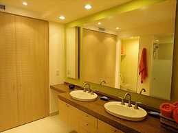 Unlimited Luxury Villas - Del Canto Condo