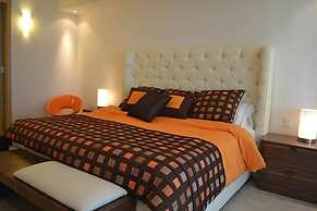 Unlimited Luxury Villas - Del Canto Condo