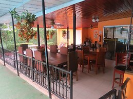 Hostal Cocos Inn