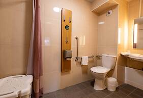 B&B HOTEL Grenoble Université 1