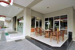 Pose in Solo by Wstay