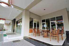 Pose in Solo by Wstay