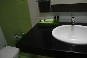 Pose in Solo by Wstay