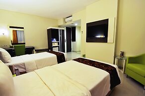 Pose in Solo by Wstay