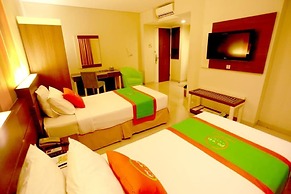 Pose in Solo by Wstay