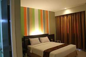 Pose in Solo by Wstay