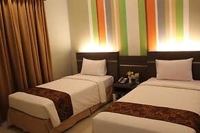 Pose in Solo by Wstay