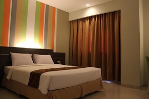 Pose in Solo by Wstay