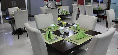 Pose in Solo by Wstay