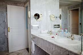 Hôtel Colbert Spa & Casino