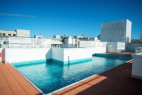 Day's Inn Hotel and Residence