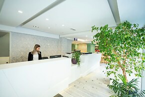 Day's Inn Hotel and Residence