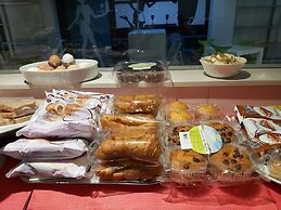 Day's Inn Hotel and Residence