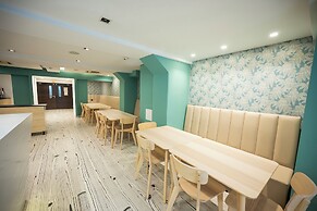 Day's Inn Hotel and Residence