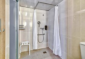 B&B HOTEL Clermont-Ferrand Le Brézet Aéroport