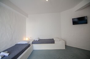 George & Irene Hotel