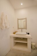 George & Irene Hotel