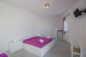 George & Irene Hotel