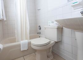 Fish Tales Boardwalk Inn