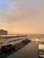 Fish Tales Boardwalk Inn