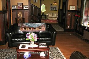 Sasquatch Crossing Eco Lodge B&B