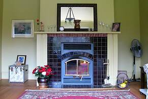 Sasquatch Crossing Eco Lodge B&B