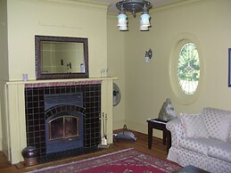 Sasquatch Crossing Eco Lodge B&B