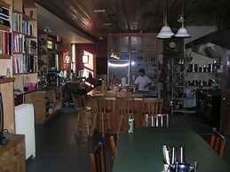 Sasquatch Crossing Eco Lodge B&B