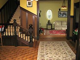 Sasquatch Crossing Eco Lodge B&B