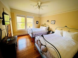 Sasquatch Crossing Eco Lodge B&B