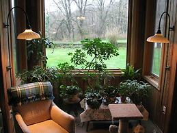 Sasquatch Crossing Eco Lodge B&B