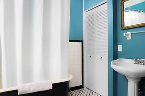 Brava House Bed and Breakfast