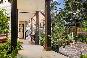 Brava House Bed and Breakfast