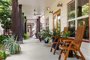 Brava House Bed and Breakfast