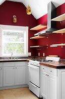 Brava House Bed and Breakfast