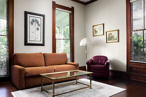 Brava House Bed and Breakfast