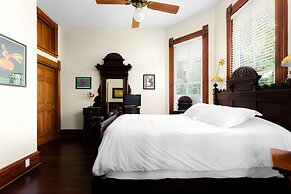 Brava House Bed and Breakfast