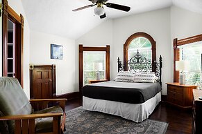 Brava House Bed and Breakfast