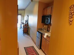 Longhollow Point Inn Studio 1105