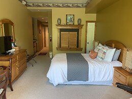 Longhollow Point Inn Studio 1105