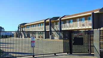 Corcoran Country Inn