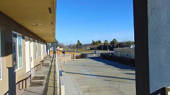 Corcoran Country Inn