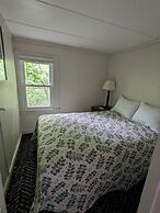 Perry's Motel and Cottages