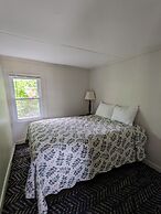 Perry's Motel and Cottages