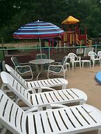 Perry's Motel and Cottages